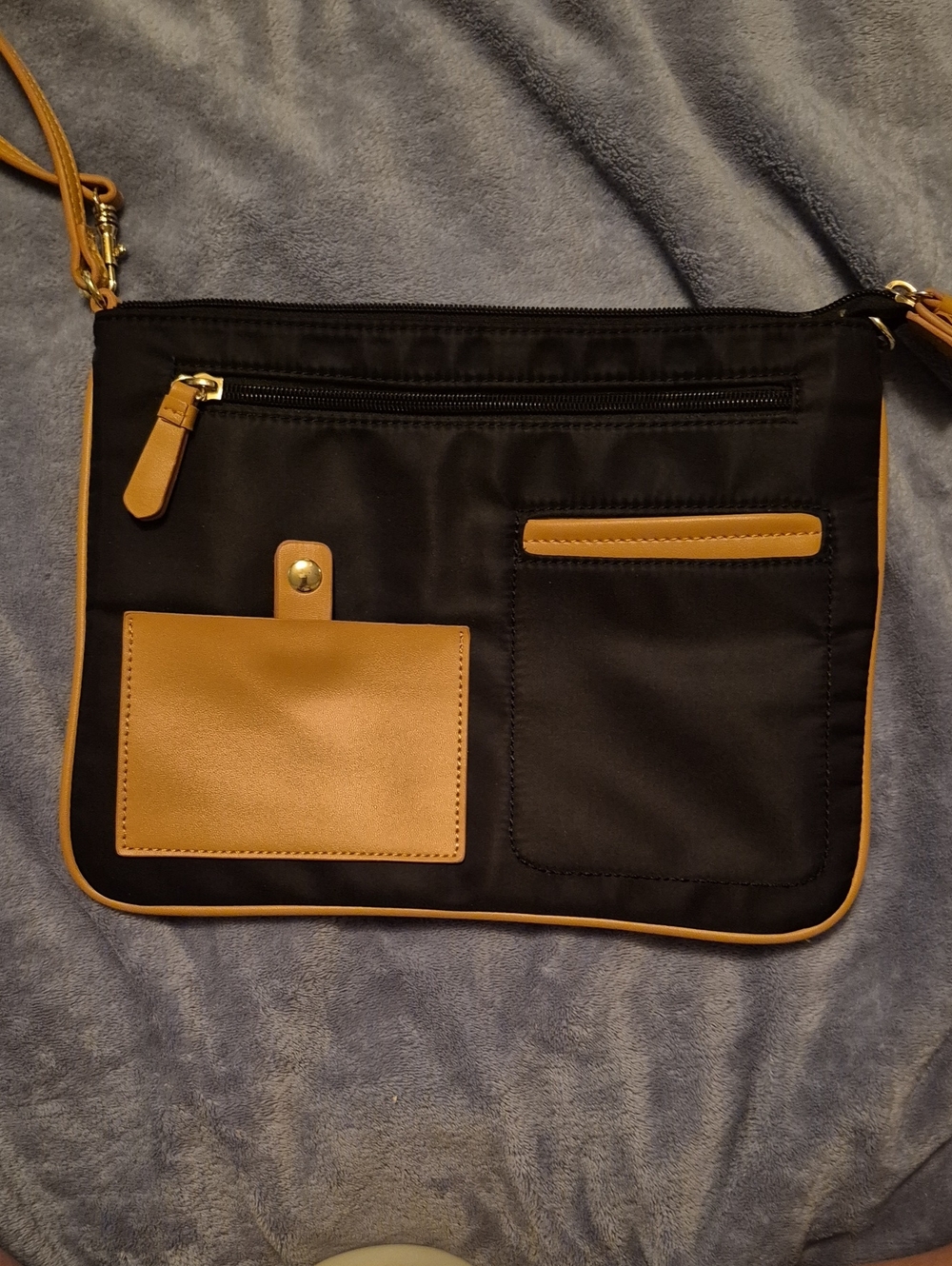 Tutilo New York Black and Tan Clutch
